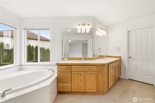 2005 NE 35th Place, Renton, WA 98056