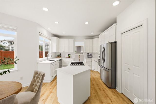 2005 NE 35th Place, Renton, WA 98056