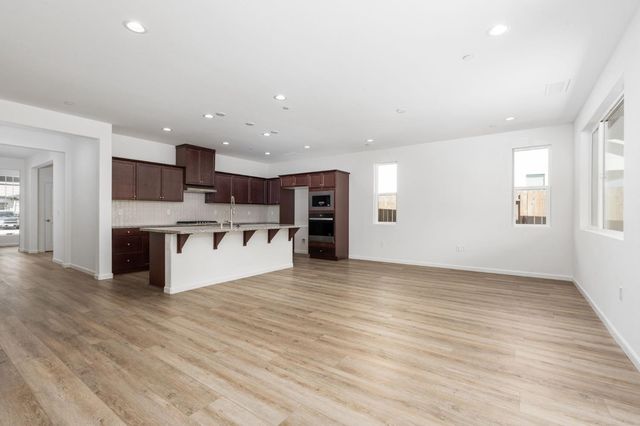 1237 Cathedral Court S, Madera, CA 93636