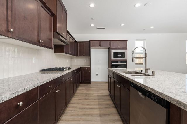 1237 Cathedral Court S, Madera, CA 93636