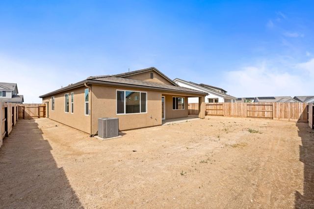 1237 Cathedral Court S, Madera, CA 93636