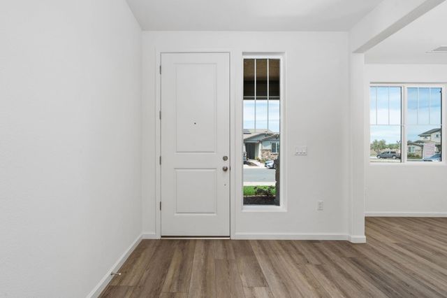 1237 Cathedral Court S, Madera, CA 93636