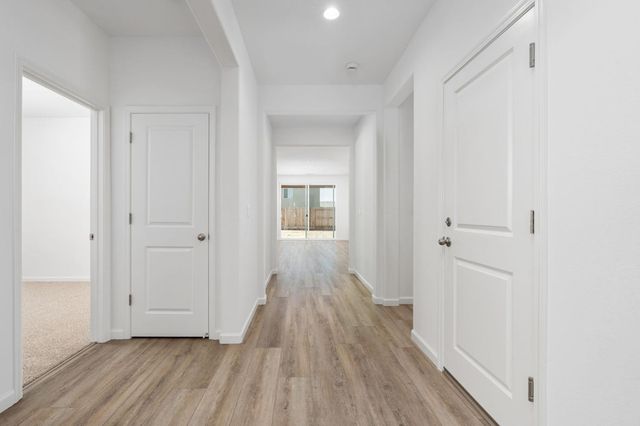 1237 Cathedral Court S, Madera, CA 93636