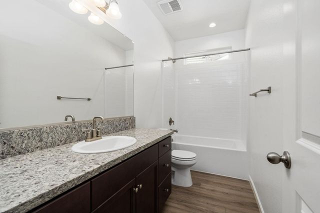 1237 Cathedral Court S, Madera, CA 93636
