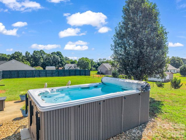 169 Oak Brook Lane, Gaffney, SC 29341