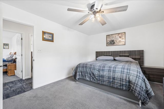 124 S Glenbrook Trail, Mchenry, IL 60050