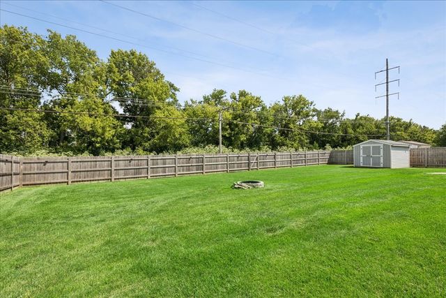 124 S Glenbrook Trail, Mchenry, IL 60050