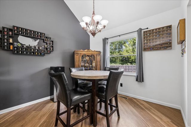 124 S Glenbrook Trail, Mchenry, IL 60050
