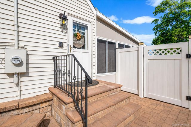 403 Brookside Court, Copiague, NY 11726