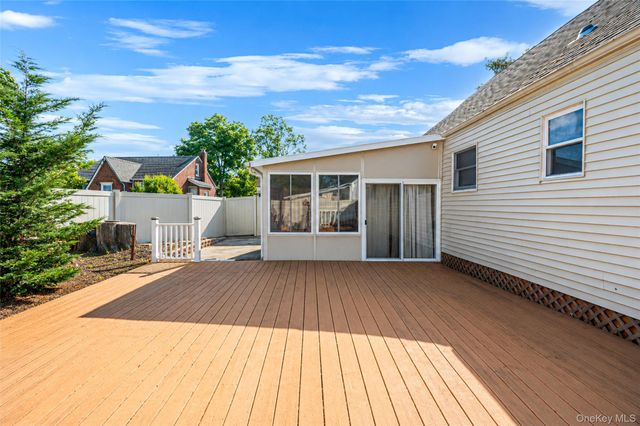 403 Brookside Court, Copiague, NY 11726