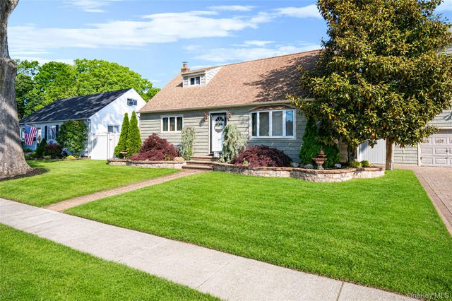403 Brookside Court, Copiague, NY 11726