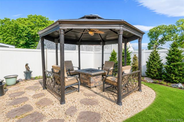 403 Brookside Court, Copiague, NY 11726
