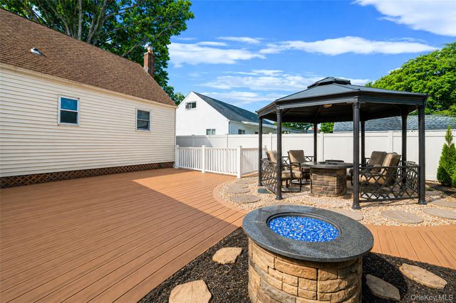 403 Brookside Court, Copiague, NY 11726