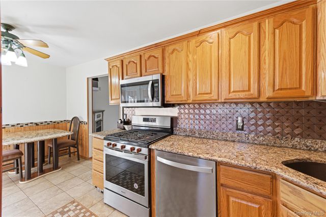 403 Brookside Court, Copiague, NY 11726