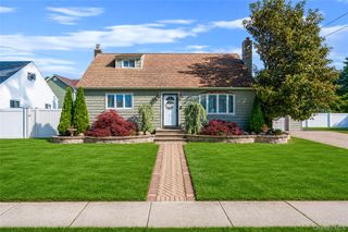 403 Brookside Court, Copiague, NY 11726
