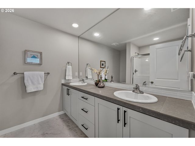 3131 S LINDEN St, Cornelius, OR 97113