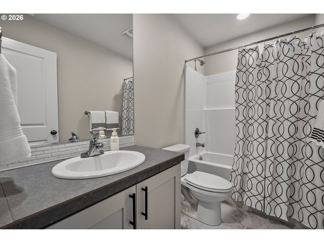 3131 S LINDEN St, Cornelius, OR 97113