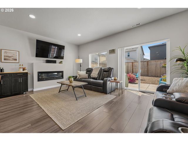 3131 S LINDEN St, Cornelius, OR 97113
