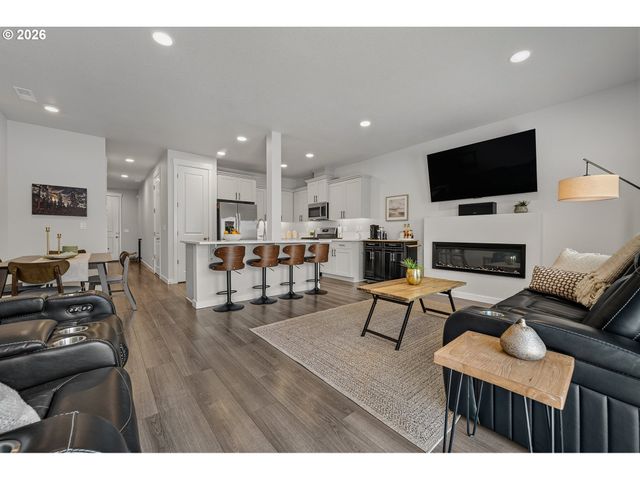 3131 S LINDEN St, Cornelius, OR 97113