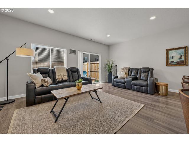 3131 S LINDEN St, Cornelius, OR 97113