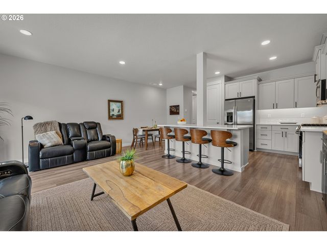 3131 S LINDEN St, Cornelius, OR 97113