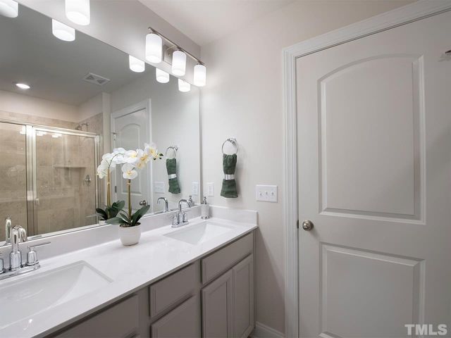 912 Field Ivy Drive, Fuquay Varina, NC 27526