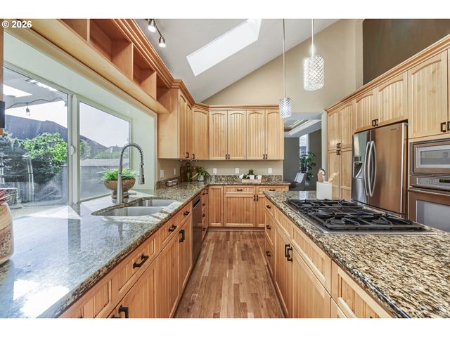14232 MEADOW GRASS St, Lake Oswego, OR 97035