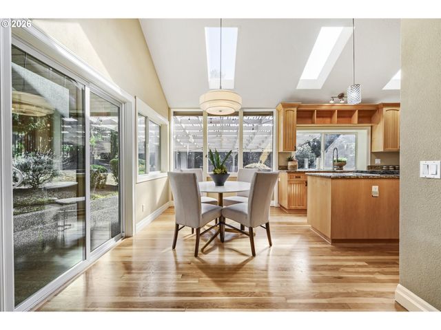 14232 MEADOW GRASS St, Lake Oswego, OR 97035