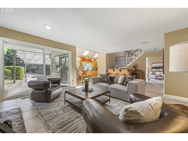 14232 MEADOW GRASS St, Lake Oswego, OR 97035