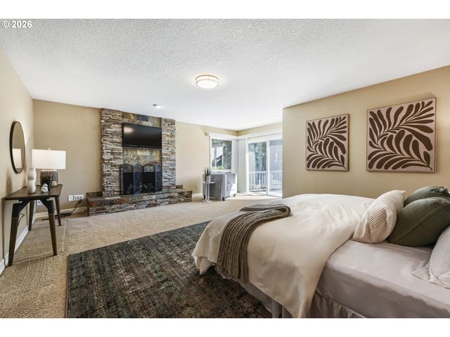 14232 MEADOW GRASS St, Lake Oswego, OR 97035