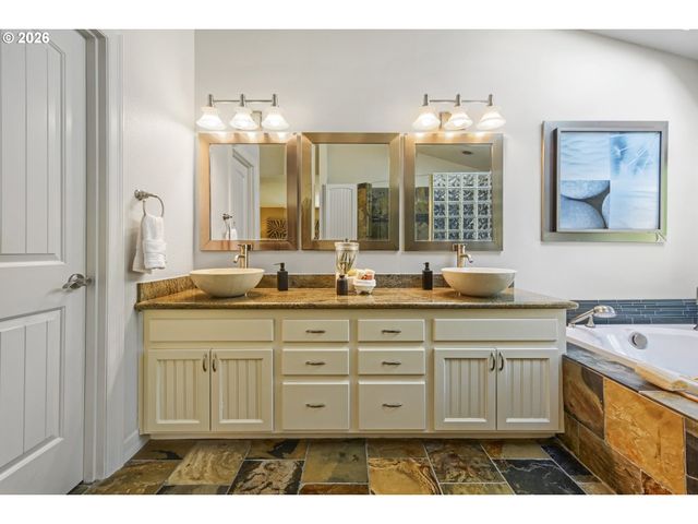 14232 MEADOW GRASS St, Lake Oswego, OR 97035