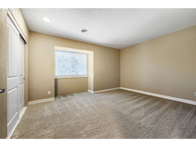 14232 MEADOW GRASS St, Lake Oswego, OR 97035