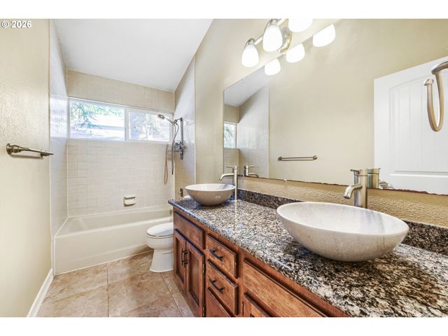 14232 MEADOW GRASS St, Lake Oswego, OR 97035