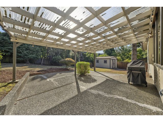 14232 MEADOW GRASS St, Lake Oswego, OR 97035