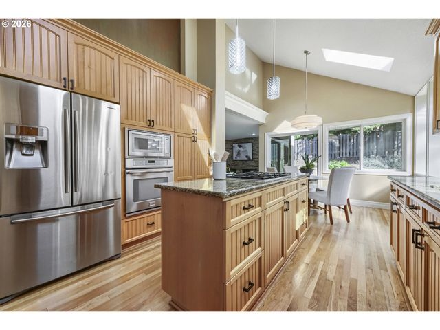 14232 MEADOW GRASS St, Lake Oswego, OR 97035