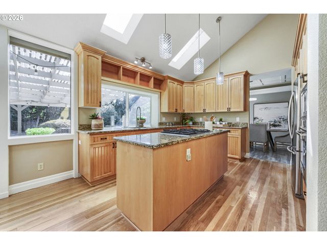 14232 MEADOW GRASS St, Lake Oswego, OR 97035