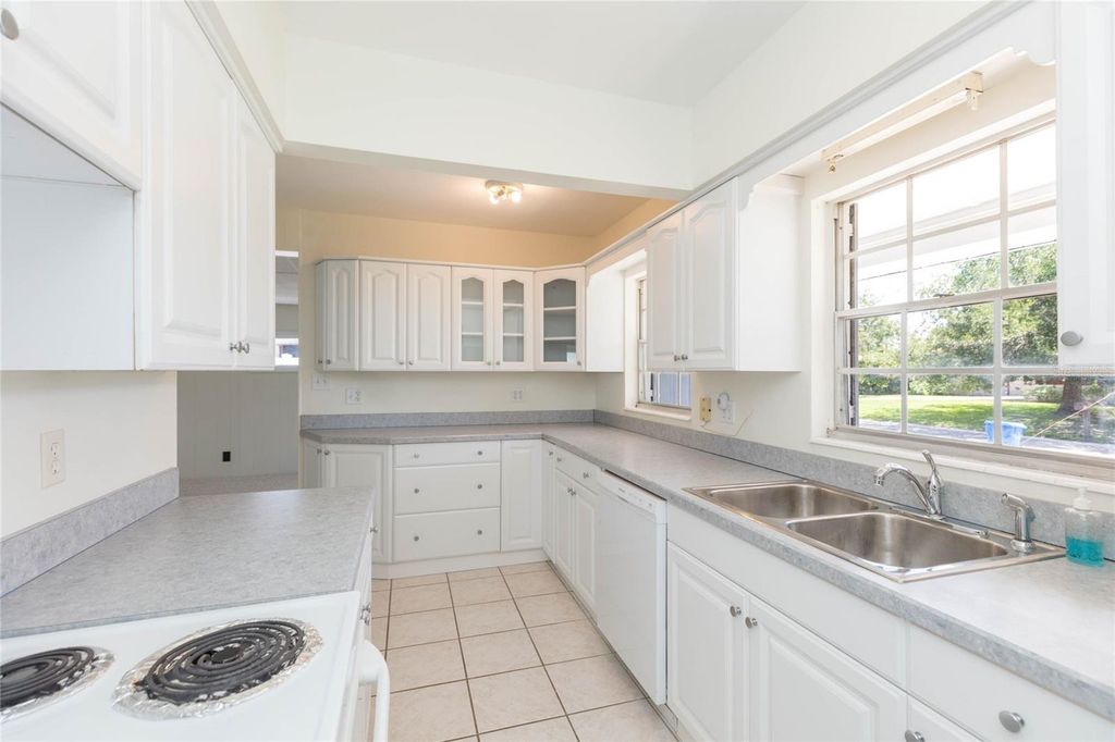 Image 3 of property listing at 4524 PICADILLY STREET, Tampa, FL 33634
