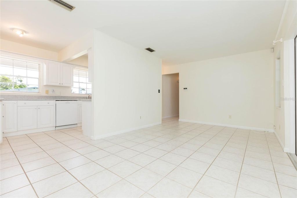 Image 10 of property listing at 4524 PICADILLY STREET, Tampa, FL 33634