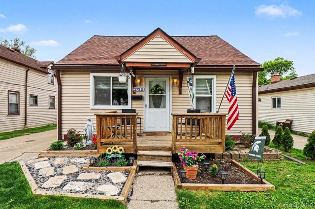 27311 Ridgewood Street, Roseville, MI 48066