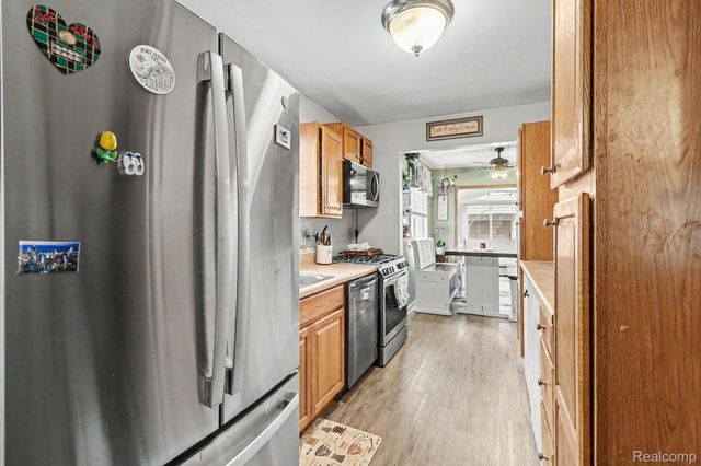 27311 Ridgewood Street, Roseville, MI 48066