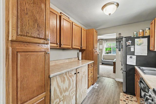27311 Ridgewood Street, Roseville, MI 48066