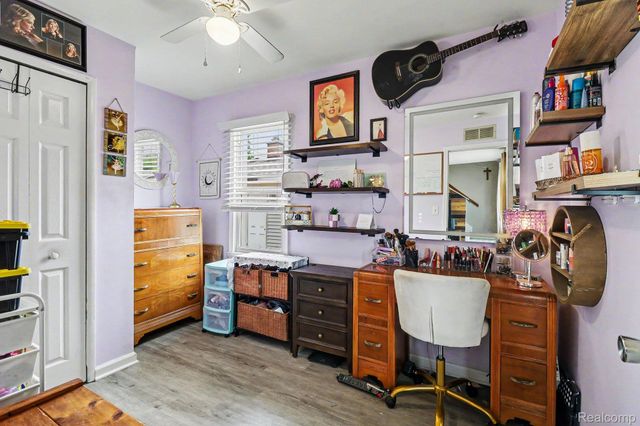 27311 Ridgewood Street, Roseville, MI 48066