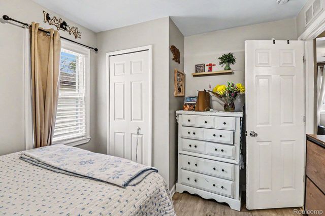 27311 Ridgewood Street, Roseville, MI 48066