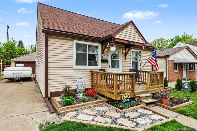 27311 Ridgewood Street, Roseville, MI 48066