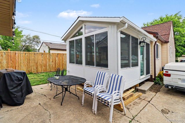 27311 Ridgewood Street, Roseville, MI 48066