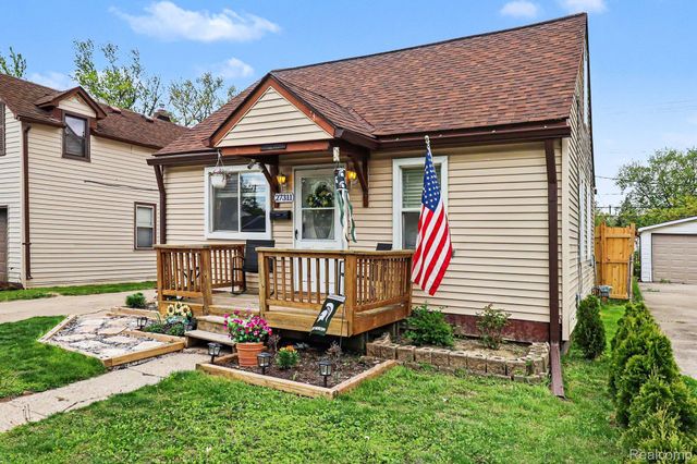 27311 Ridgewood Street, Roseville, MI 48066