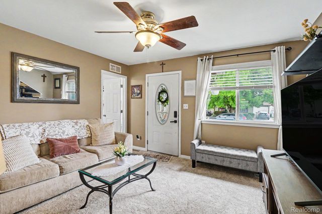 27311 Ridgewood Street, Roseville, MI 48066