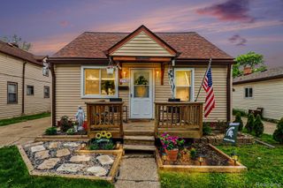27311 Ridgewood Street, Roseville, MI 48066