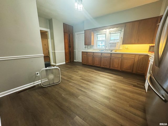 409 W MONROE Street, Herrin, IL 62948