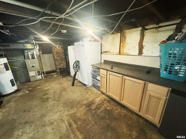 409 W MONROE Street, Herrin, IL 62948